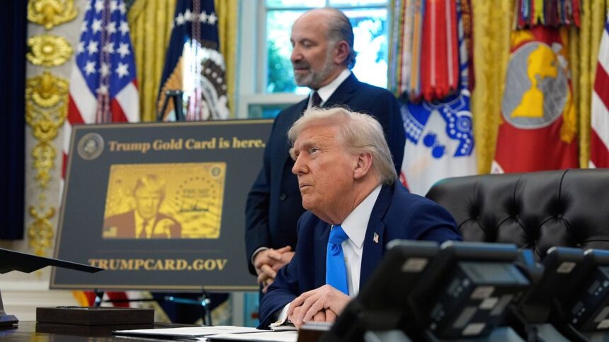 ડોનાલ્ડ ટ્રમ્પનો મોટો નિર્ણય: H-1B વિઝા ફી હવે $100,000, ભારતીય આઇટી પ્રોફેશનલ્સ પર મોટો અસર