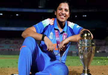 વર્લ્ડ-કપ-જીત્યા-બાદ-સ્ટાર-ક્રિકેટર-ઋચા-ઘોષ-બની-dsp,-ફાઈનલમાં-જેટલા-રન-બનાવ્યા-એટલા-લાખનો-ચેક-મળ્યો