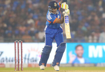 t20-world-cup:-usaના-બેટર્સની-ધીમી-શરૂઆત,-15-રનમાં-3-વિકેટ-ગુમાવી,-સિરાજ-ચમક્યો