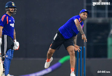 ind-vs-pak:-સૂર્યકુમારે-ઉસ્માન-તારિકની-ઉતારી-નકલ,-મેચ-પહેલા-પ્રેક્ટિસ-સેશનનો-વીડિયો-વાઈરલ ind-vs-pak:-સૂર્યકુમારે-ઉસ્માન-તારિકની-ઉતારી-નકલ,-મેચ-પહેલા-પ્રેક્ટિસ-સેશનનો-વીડિયો-વાઈરલ