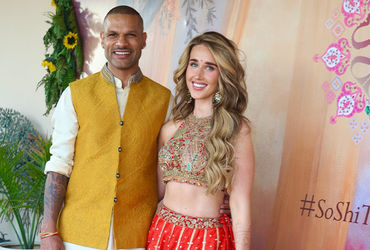 બીજી-વખત-વરરાજા-બનશે-ગબ્બર!-આઈરિશ-ગર્લફ્રેન્ડ-સોફી-શાઈન-સંગ-રોમેન્ટિક-તસવીરો-વાઇરલ,-પીઠી-ચોળાઈ!