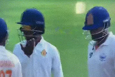 video:-રણજી-ટ્રોફીની-ફાઈનલ-મેચમાં-કેપ્ટને-ફીલ્ડર-સાથે-માથું-અથડાવ્યું,-પછી-માફી-માંગી