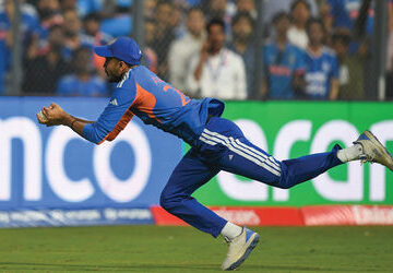 video-:-અક્ષર-પટેલની-અદભૂત-ફિલ્ડિંગ-:-બાઉન્ડ્રી-લાઈન-પર-શાનદાર-કેચ-પકડ્યો