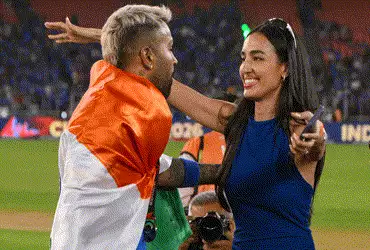 વર્લ્ડકપની-ટ્રોફી-અને-માહિકાનો-સાથ,-હાર્દિક-પંડ્યાએ-શેર-કરી-સફળતાની-‘સિક્રેટ-સ્ટોરી’!