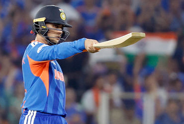 અભિષેક-શર્માએ-ફાઈનલ-પહેલા-કર્યો-હતો-ટોટકો!-બેટ-પોતાનું-નહીં-પણ-આ-ખેલાડીનું-હતું