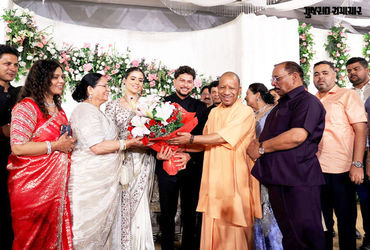 લગ્ન-બાદ-લખનઉમાં-કુલદીપ-યાદવનું-ભવ્ય-રિસેપ્શન,-મુખ્યમંત્રી-યોગી,-અખિલેશ-સહિત-ક્રિકેટ-જગતના-સ્ટાર-પહોંચ્યા